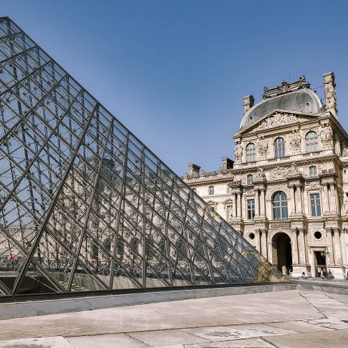 Tour of the iconic treasures at the Louvre, paris