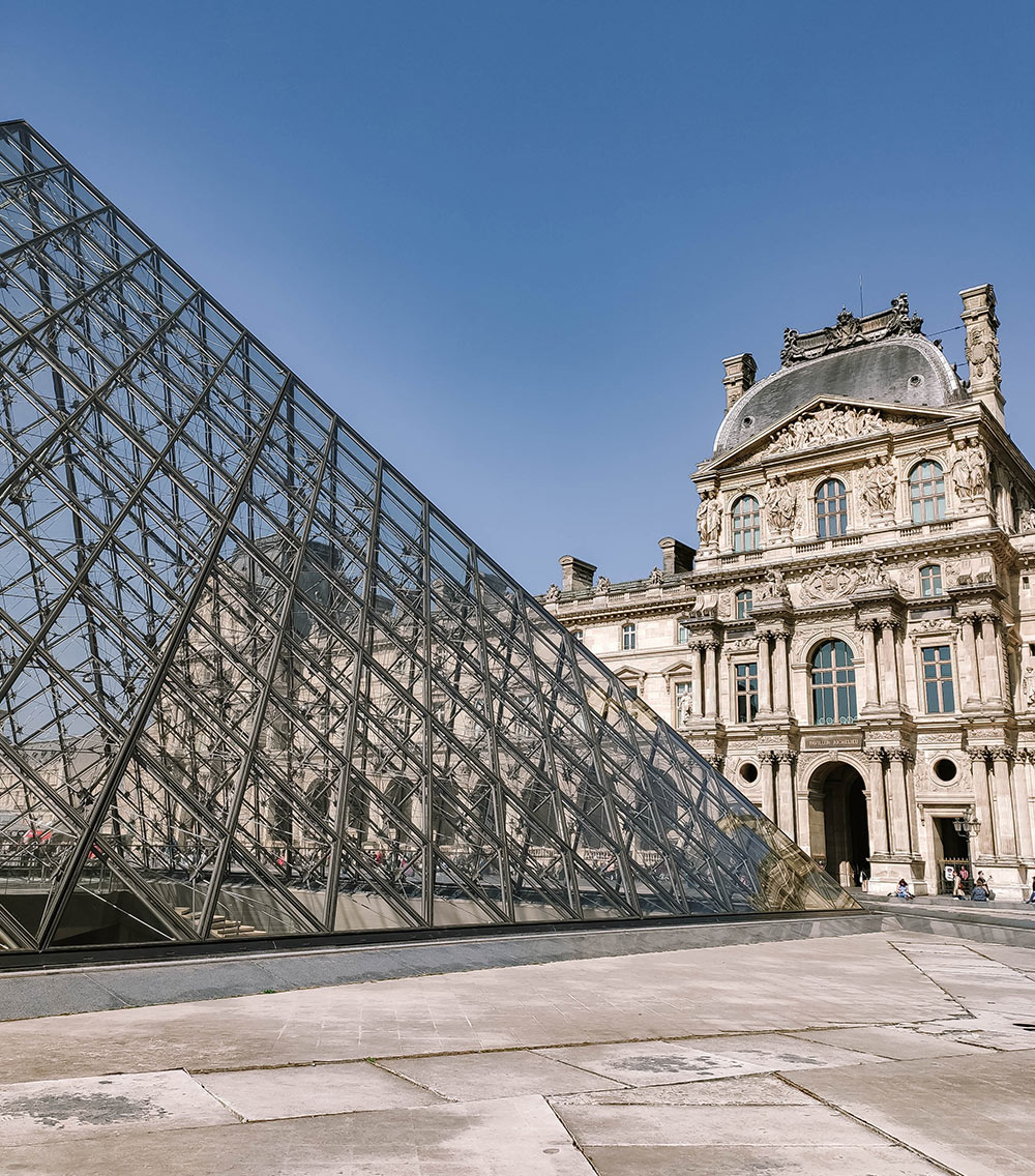 Tour of the iconic treasures at the Louvre, paris