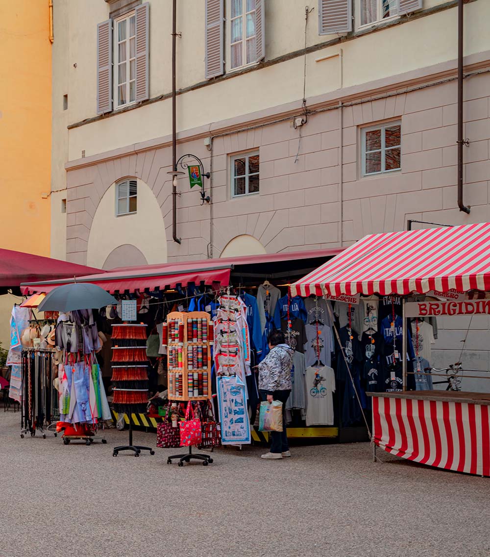 Lucca shops