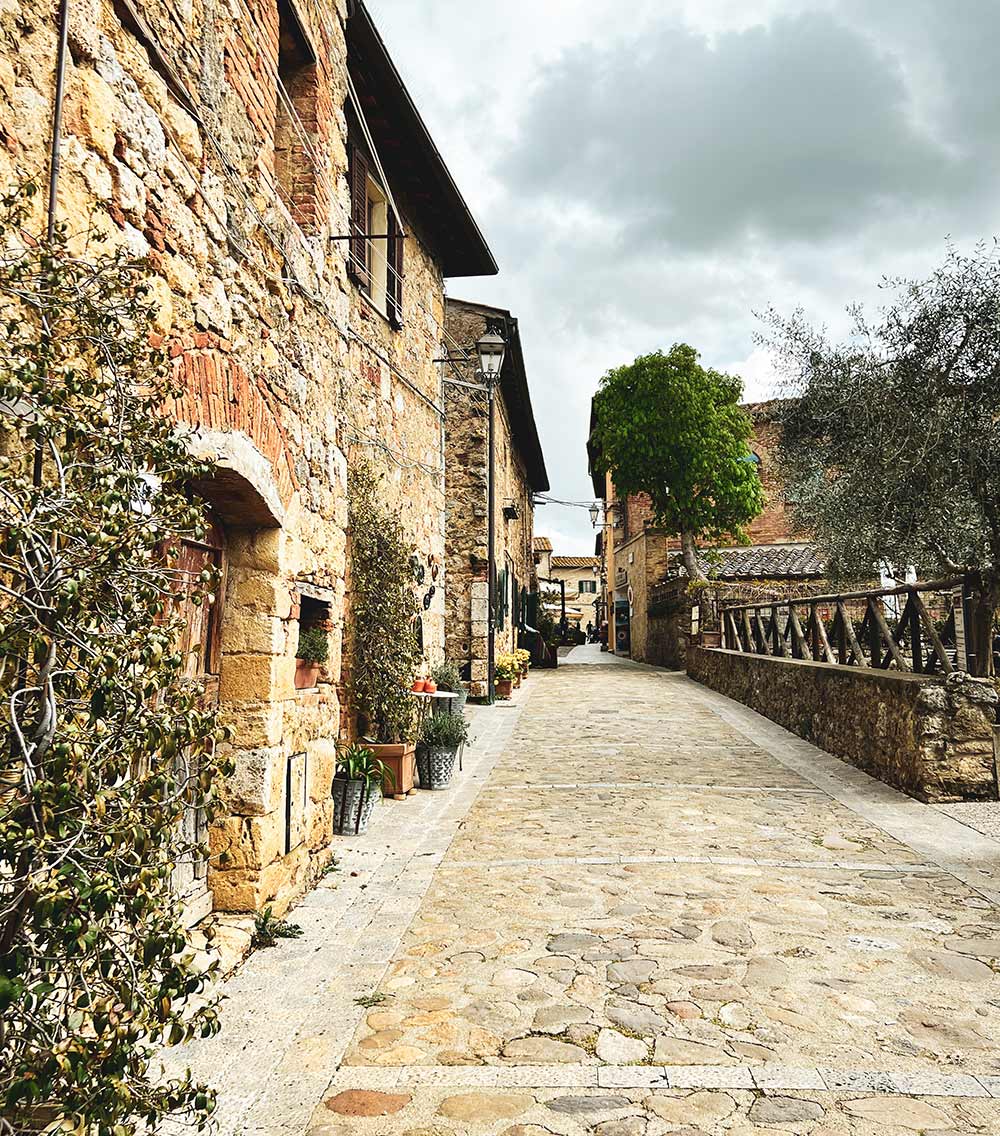 Monteriggioni - village